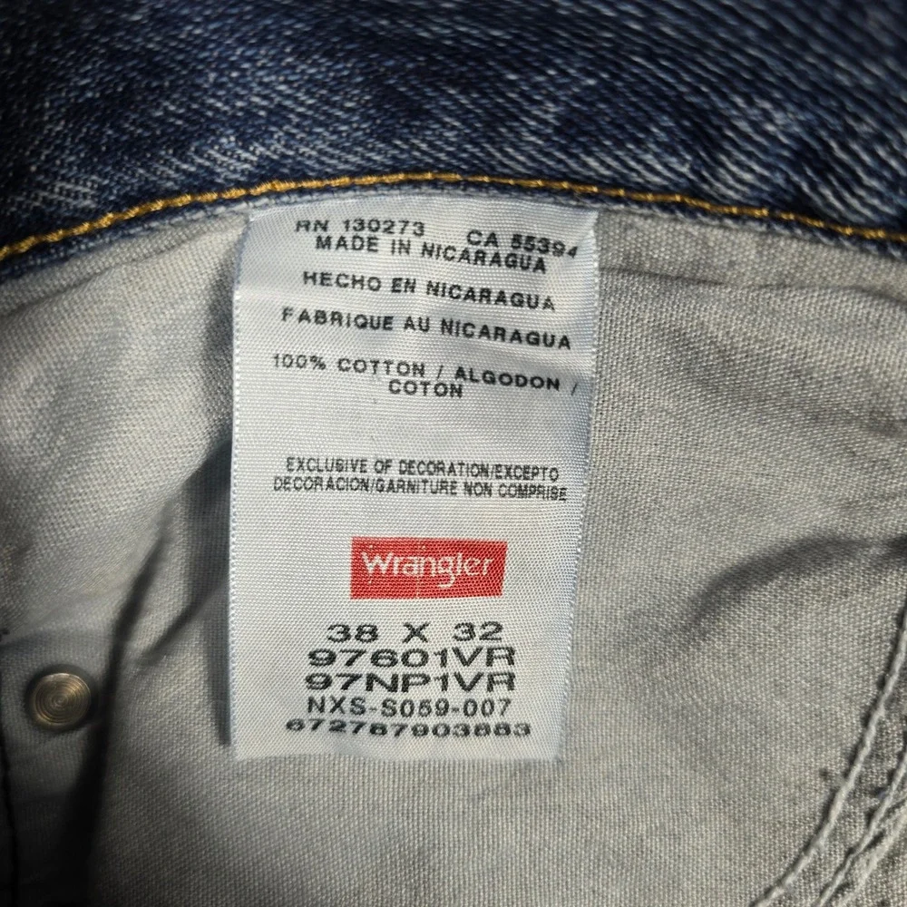 Wrangler Mens 38x32 Regular Fit Straight Leg Jeans Medium Wash Blue 97601VR